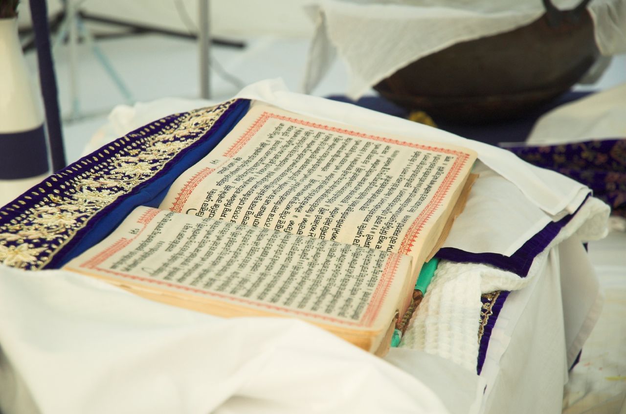 Guru Granth Sahib Insulted, Sikhs in protest