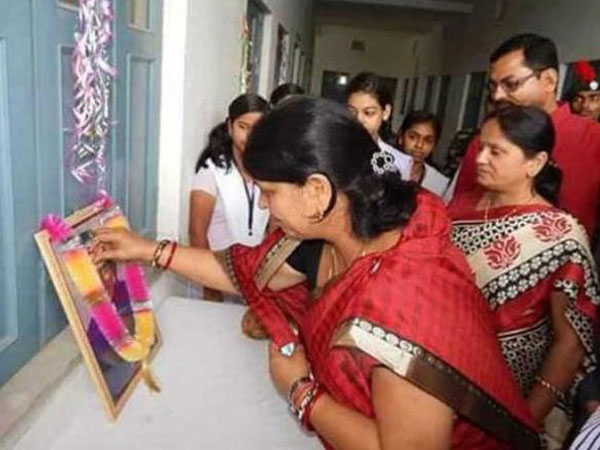 Jharkhand Minister 'Pays Respect' to former president A.P.J Abdul Kalam.