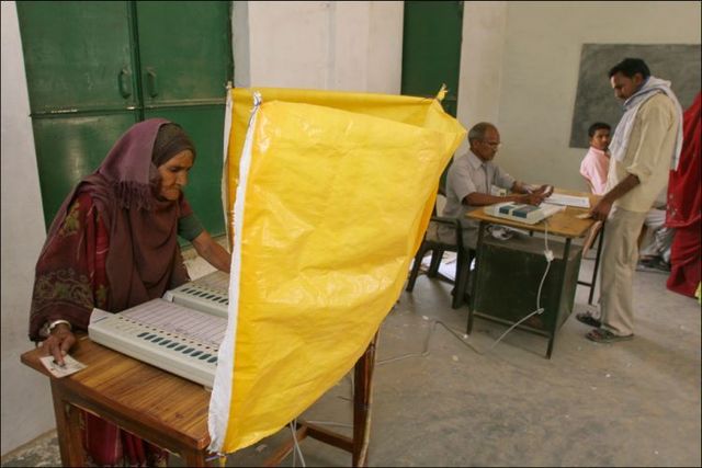 Last hour of LS polls live: Varanasi breezes past 2009 show, highs in Bengal and Bihar too