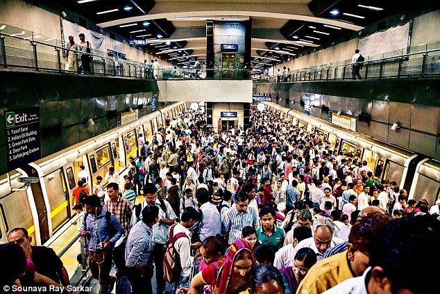 2 lakh more passengers travelled in metro on monday,officials say it is normal