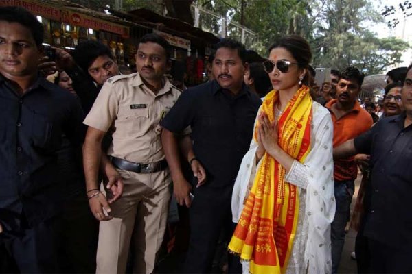 'Yes', Deepika Padukone Prayed for Ranbir Kapoor at Siddhivinayak Temple